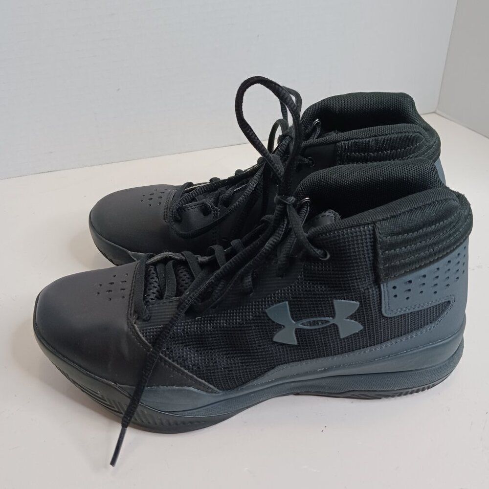 Under Armour Youth size 5.5Y Black Color Sneaker